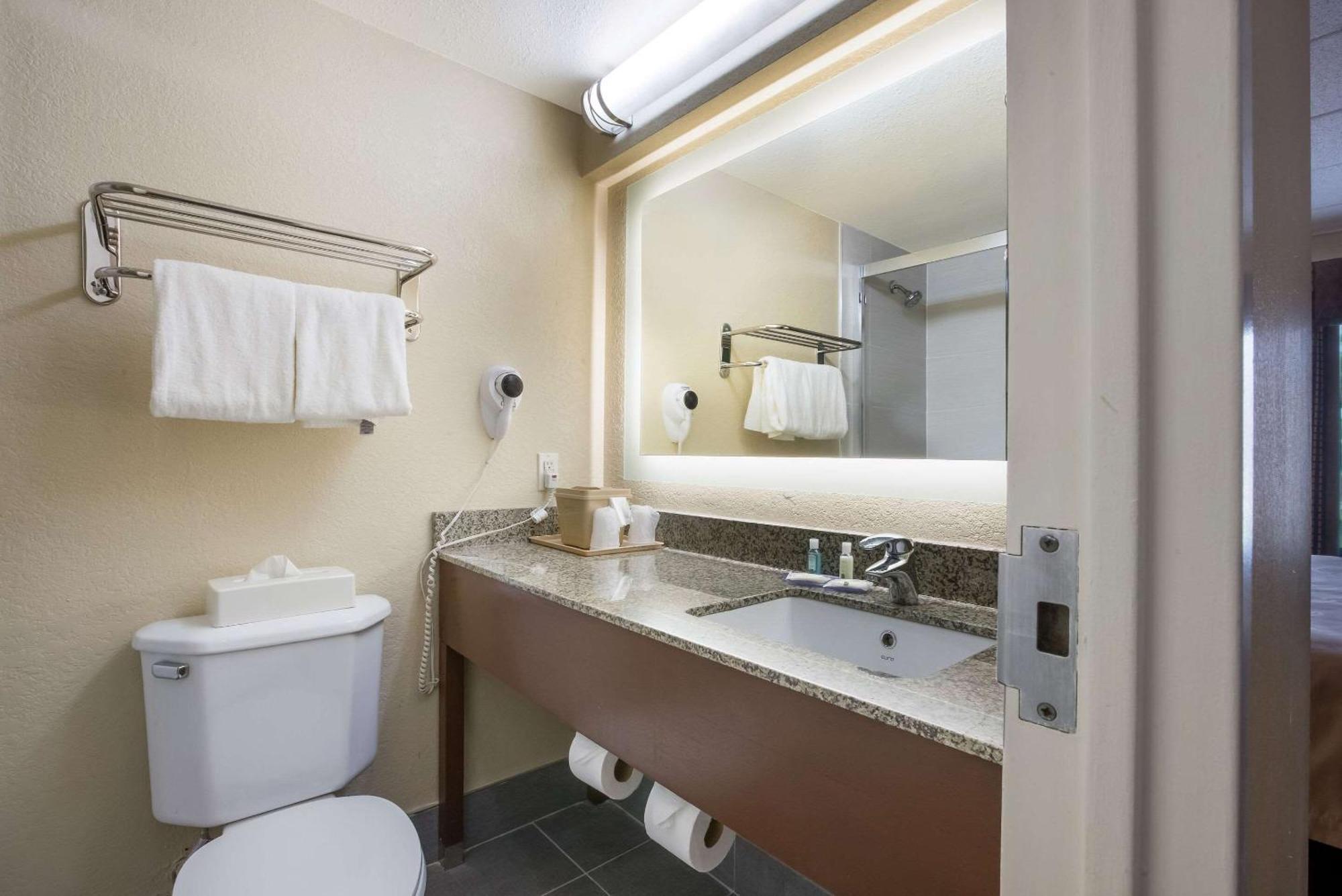 Quality Inn Near Princeton Lawrence Εξωτερικό φωτογραφία